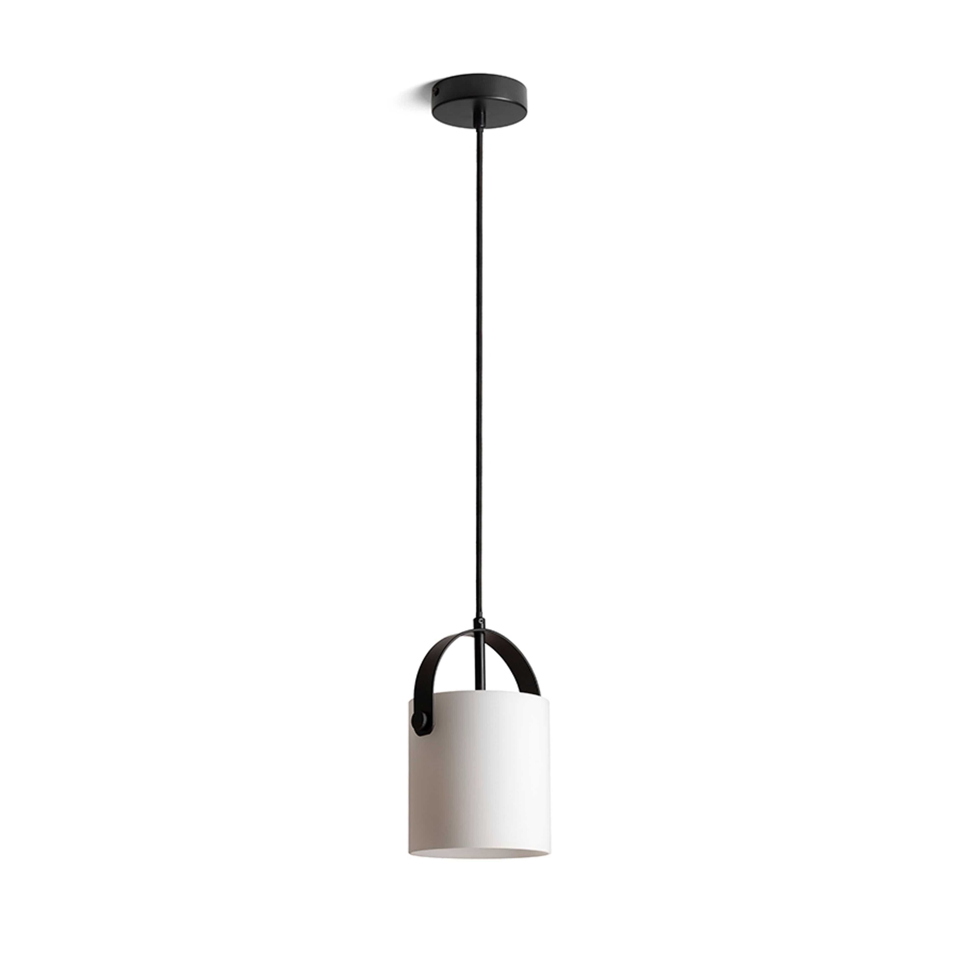 JULIETTA 16 Pendelleuchte Opalglas / Schwarz Atmosphäre 1