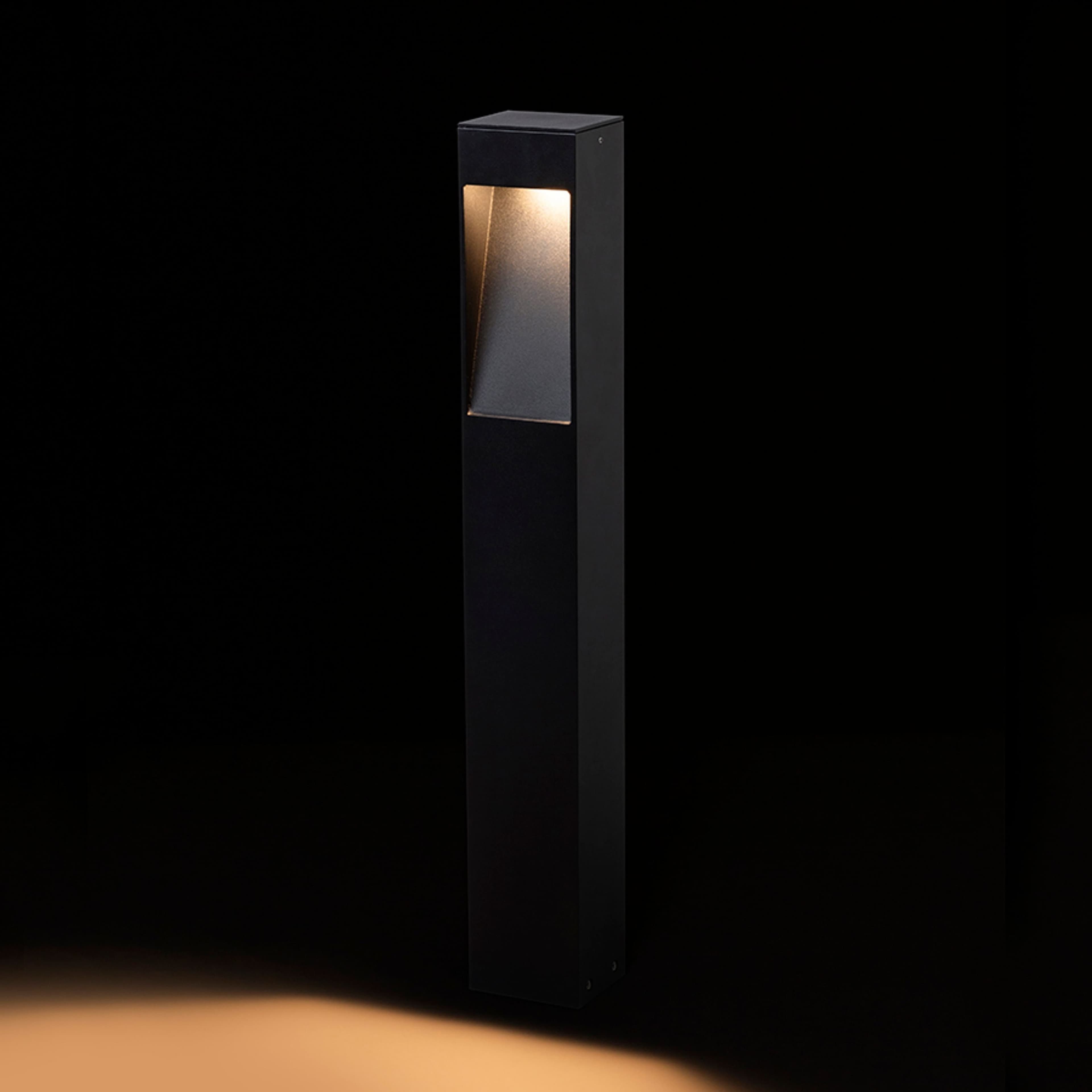 TORIN 60 Standleuchte Schwarz IP65 Atmosphäre 1