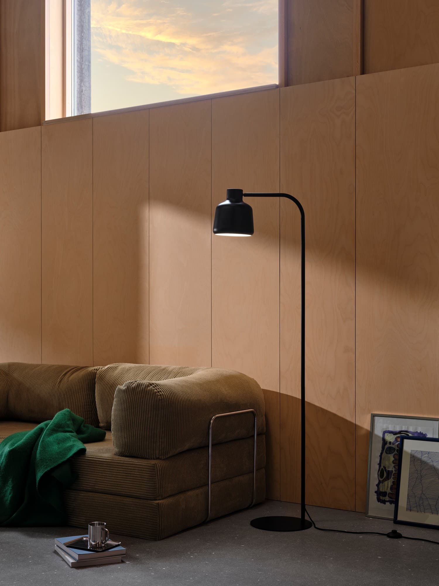 Louella | Floor lamp | Black